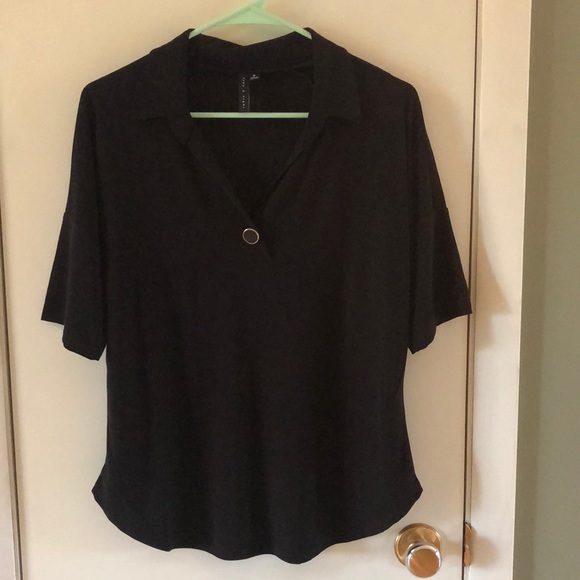 Black top - Picture 1 of 3